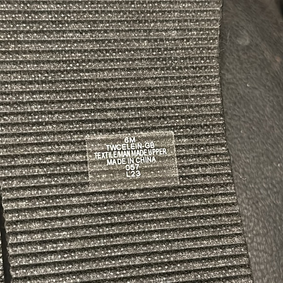 Brand new Tommy Hilfiger toe post SANDALS - Picture 5 of 5